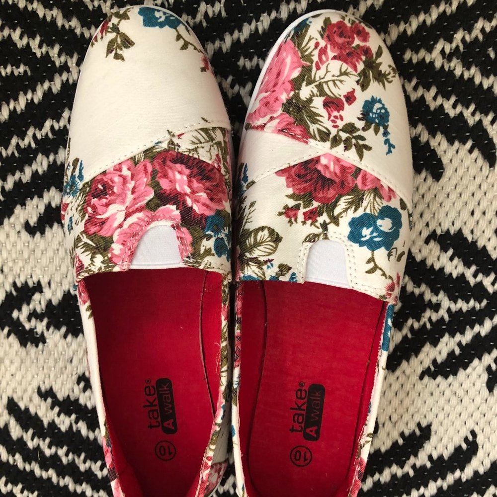 Like New Cream Pink Blue Floral Baby Doll Shoes Flats size 10 by Take A Walk